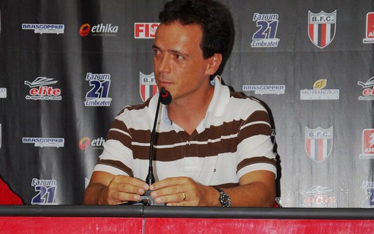 Técnico foi demitido do time de Ribeirão após quatro jogos, em 2011