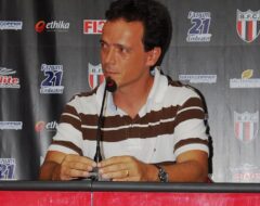 Técnico foi demitido do time de Ribeirão após quatro jogos, em 2011