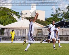 Patrick, atacante, celebra gol do Comercial sobre Tanabi — Foto: Vinícius Bosak/Divulgação