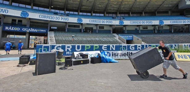 Presidente do Grêmio ordena retirada das caixas de som do gramado
