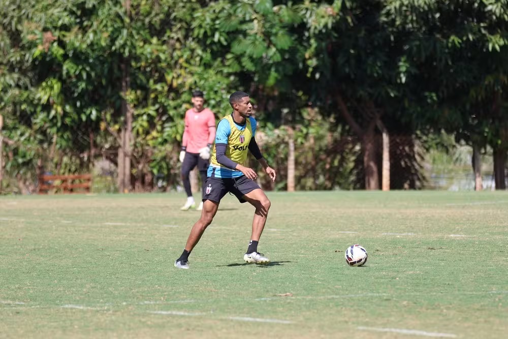 Gustavo Vilar durante treino do Botafogo-SP — Foto: João Victor Cristovão / Agência Botafogo