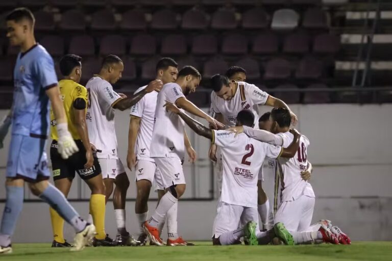 Sertãozinho comemora gol na vitória contra a Ferroviária no quadrangular da A2 do Paulista — Foto: Jonatan Dutra